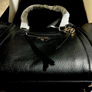 Michael Kors tote (new)